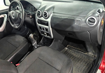 Подержанный автомобиль Renault Sandero 2011 года (10 фото)