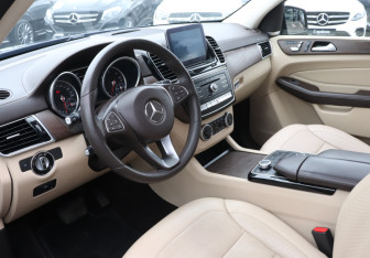 Подержанный автомобиль Mercedes-Benz GLE 2017 года (13 фото)