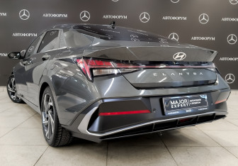 Подержанный автомобиль Hyundai Elantra Sedan 2024 года (7 фото)