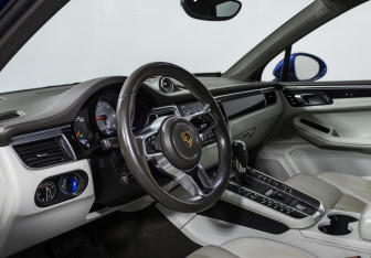 Подержанный автомобиль Porsche Macan 2016 года (10 фото)