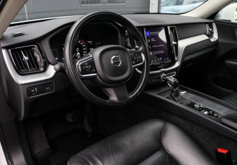 Подержанный автомобиль Volvo XC60 2019 года (13 фото)