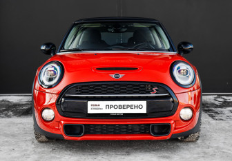 Подержанный автомобиль MINI Hatch 2019 года (2 фото)