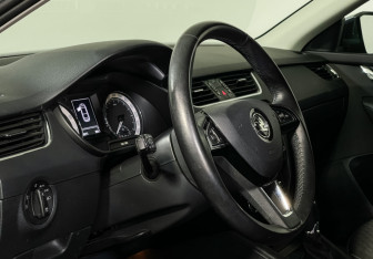 Подержанный автомобиль Skoda Octavia Liftback 2018 года (13 фото)