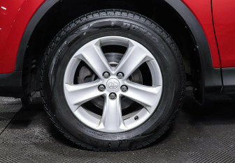 Подержанный автомобиль Toyota RAV4 2013 года (8 фото)