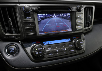 Подержанный автомобиль Toyota RAV4 2013 года (18 фото)
