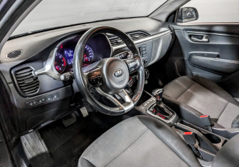 Подержанный автомобиль Kia Rio Hatchback 2021 года (15 фото)