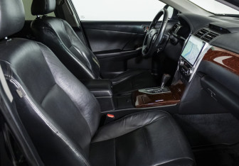 Подержанный автомобиль Toyota Camry Sedan 2012 года (10 фото)
