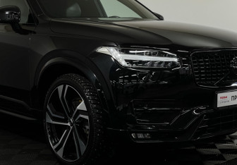 Подержанный автомобиль Volvo XC90 2019 года (24 фото)