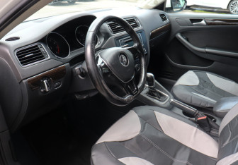 Подержанный автомобиль Volkswagen Jetta Sedan 2015 года (7 фото)