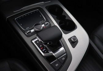 Подержанный автомобиль Audi Q7 2016 года (15 фото)