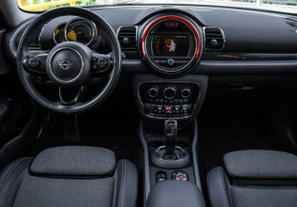 Подержанный автомобиль MINI Clubman Wagon 2019 года (10 фото)