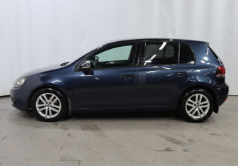 Подержанный автомобиль Volkswagen Golf Hatchback 2012 года (8 фото)