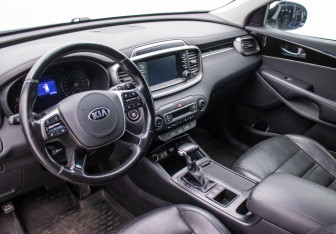 Подержанный автомобиль Kia Sorento 2018 года (9 фото)