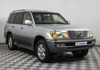Подержанный автомобиль Lexus LX 2004 года (3 фото)