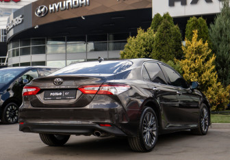 Подержанный автомобиль Toyota Camry Sedan 2019 года (4 фото)