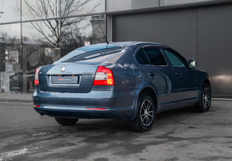 Подержанный автомобиль Skoda Octavia Liftback 2010 года (4 фото)