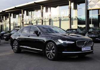 Подержанный автомобиль Volvo S90 2021 года (3 фото)