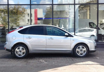 Подержанный автомобиль Ford Focus Hatchback 2007 года (4 фото)