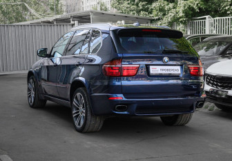 Подержанный автомобиль BMW X5 2013 года (6 фото)