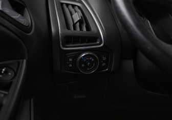 Подержанный автомобиль Ford Focus Hatchback 2012 года (9 фото)