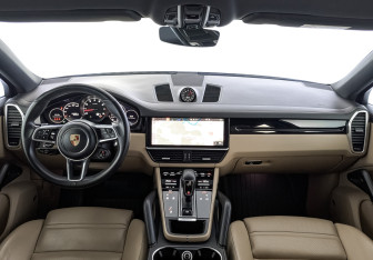 Подержанный автомобиль Porsche Cayenne 2021 года (14 фото)
