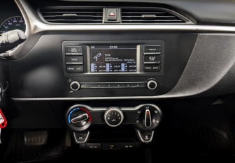 Подержанный автомобиль Kia Rio Hatchback 2021 года (15 фото)