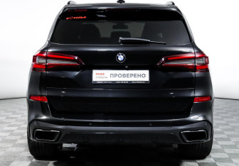 Подержанный автомобиль BMW X5 2021 года (6 фото)
