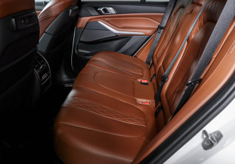 Подержанный автомобиль BMW X5 2021 года (10 фото)