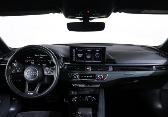 Подержанный автомобиль Audi A5 Coupe 2020 года (17 фото)