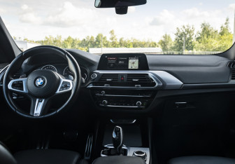 Подержанный автомобиль BMW X3 2020 года (12 фото)