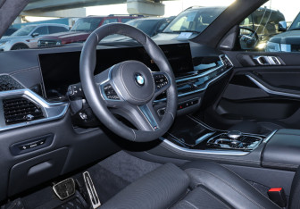 Подержанный автомобиль BMW X5 2025 года (13 фото)
