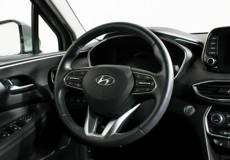 Подержанный автомобиль Hyundai Santa Fe 2019 года (12 фото)
