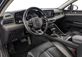 Подержанный автомобиль Kia K5 2021 года (15 фото)