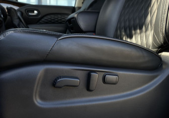 Подержанный автомобиль Infiniti QX80 2018 года (26 фото)
