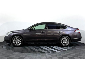 Подержанный автомобиль Nissan Teana 2012 года (8 фото)