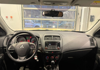 Подержанный автомобиль Mitsubishi ASX 2014 года (11 фото)