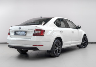 Подержанный автомобиль Skoda Octavia Liftback 2020 года (5 фото)