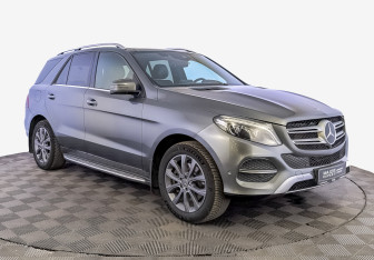 Подержанный автомобиль Mercedes-Benz GLE 2016 года (3 фото)