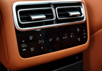 Подержанный автомобиль LiXiang L7 2024 года (11 фото)