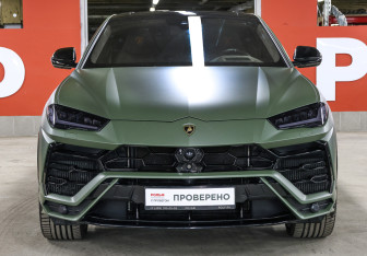 Подержанный автомобиль Lamborghini Urus 2020 года (2 фото)
