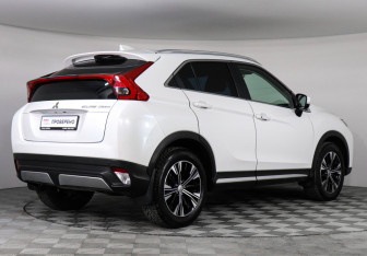 Подержанный автомобиль Mitsubishi Eclipse Cross 2022 года (5 фото)