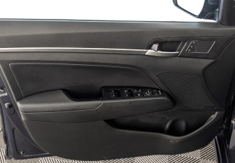 Подержанный автомобиль Hyundai Elantra Sedan 2019 года (19 фото)