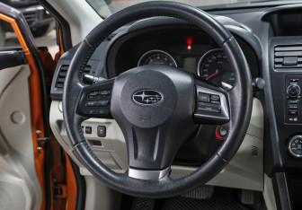Подержанный автомобиль Subaru XV 2012 года (17 фото)