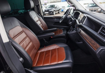 Подержанный автомобиль Volkswagen Multivan 2020 года (12 фото)