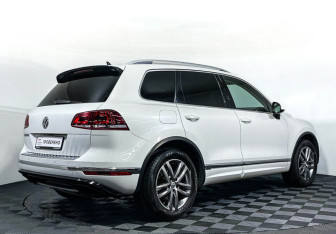 Подержанный автомобиль Volkswagen Touareg 2016 года (5 фото)
