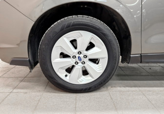 Подержанный автомобиль Subaru Forester Suv 2017 года (18 фото)