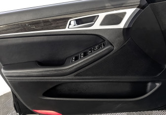 Подержанный автомобиль Genesis G80 2018 года (19 фото)