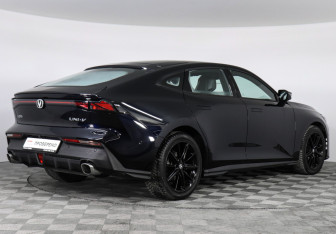 Подержанный автомобиль Changan UNI-V 2023 года (5 фото)