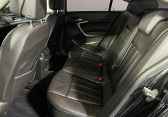 Подержанный автомобиль Opel Insignia Sedan 2011 года (10 фото)