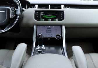 Подержанный автомобиль Land Rover Range Rover Sport 2015 года (30 фото)